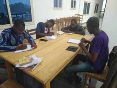 Rencontre hebdomadaire du Club de Lecture de la Bibliothèque Excellence