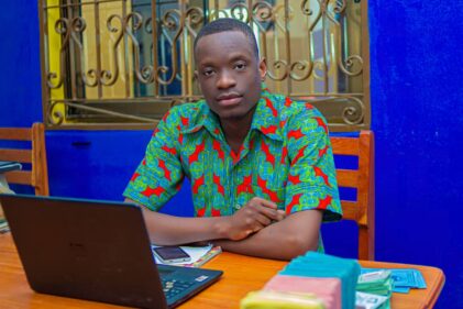 Stanislas ADANLAWO LA BIBLIOTHÉRAPIE OU LA THÉRAPIE PAR LE LIVRE