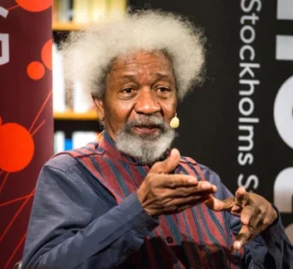 Wole Soyinka : le nigérian Nobel de littérature se voit annuler son visa américain