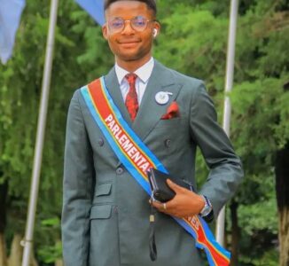 Athanase Sara Mutshiawudi Lusamba : le jeune leader et la voie d&rsquo;une nouvelle génération congolaise.‎‎